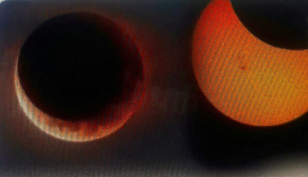 होली में चंद्र ग्रहण से आ सकती है, खुशमिजाजी में कमी LUNNAR ECLIPSE