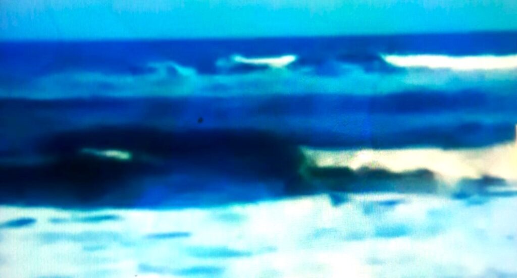 नीले रंग से है, आसमानी दुनियाँ The sky-blue world