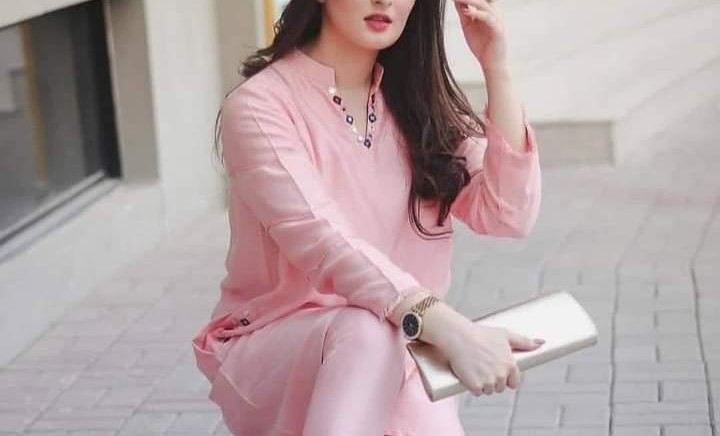 Chiffon fabric gives a charming and gorgeous look in summer